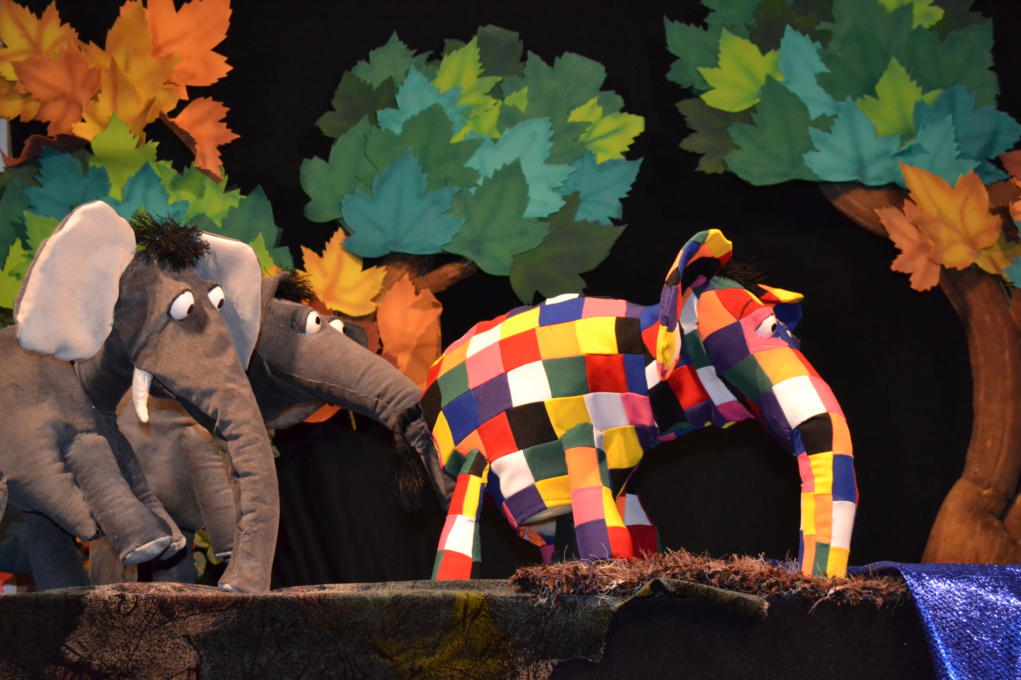 Elmer El Elefante de Colores, El retablo de la ventana