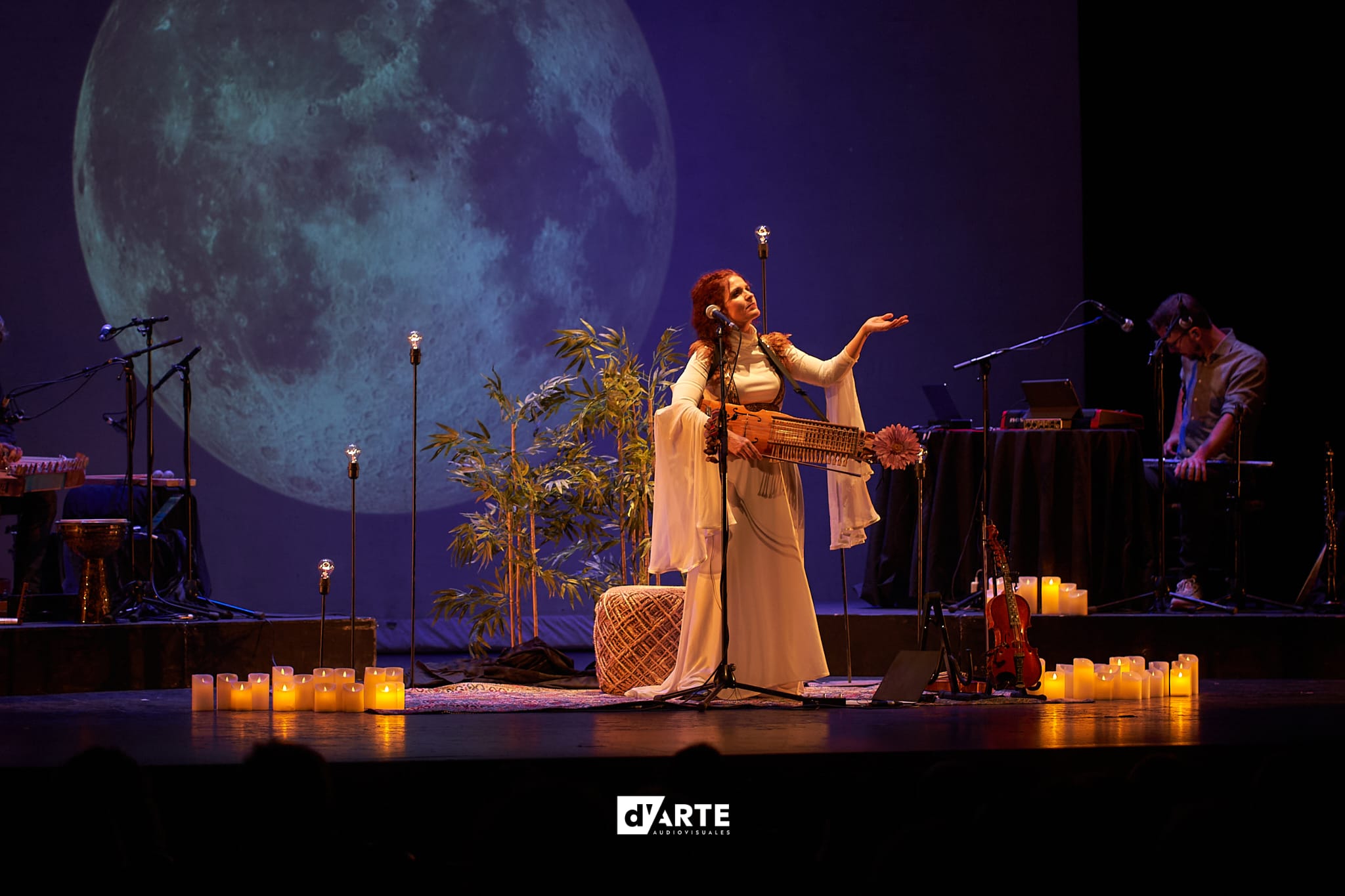 Foto de ESSENTIA de  "Ana Alcaide"