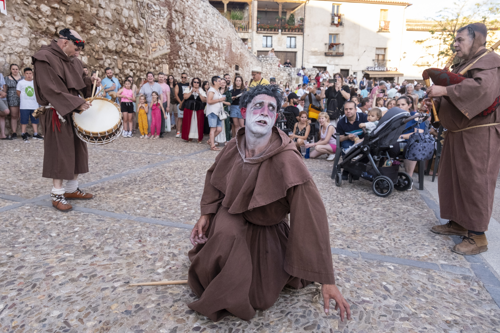 Teatro en la plaza del Arcipreste de Hita