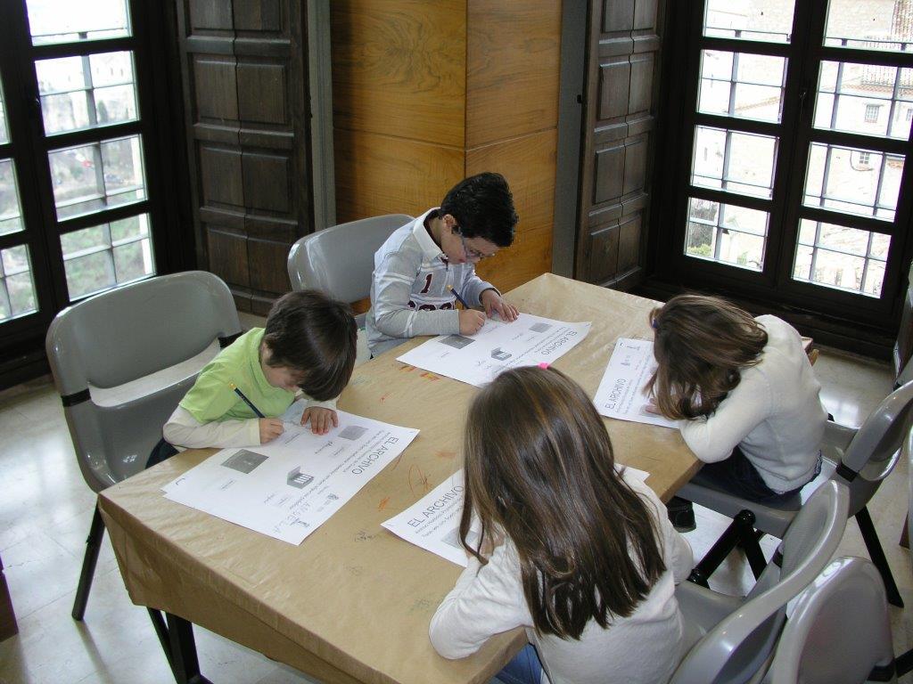 Imagen de la actividad TALLERES ESCOLARES EN EL ARCHIVO HISTÓRICO PROVINCIAL DE CUENCA Imagen de la actividad TALLERES ESCOLARES EN EL ARCHIVO HISTÓRICO PROVINCIAL DE CUENCA