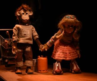 Foto de El mono y la cometa. Títeres Cacaramusa Teatro