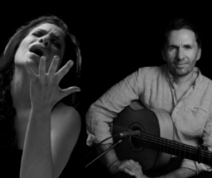 La cantaora Rocío Bazán, acompañada a la guitarra por Andrés de la Luz, en un recital flamenco de gran pureza y emoción.