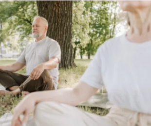 Charla y taller “Encuentra el apoyo en el yoga para liberar tensión, cansancio y estrés”
