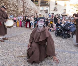 Teatro en la plaza del Arcipreste de Hita