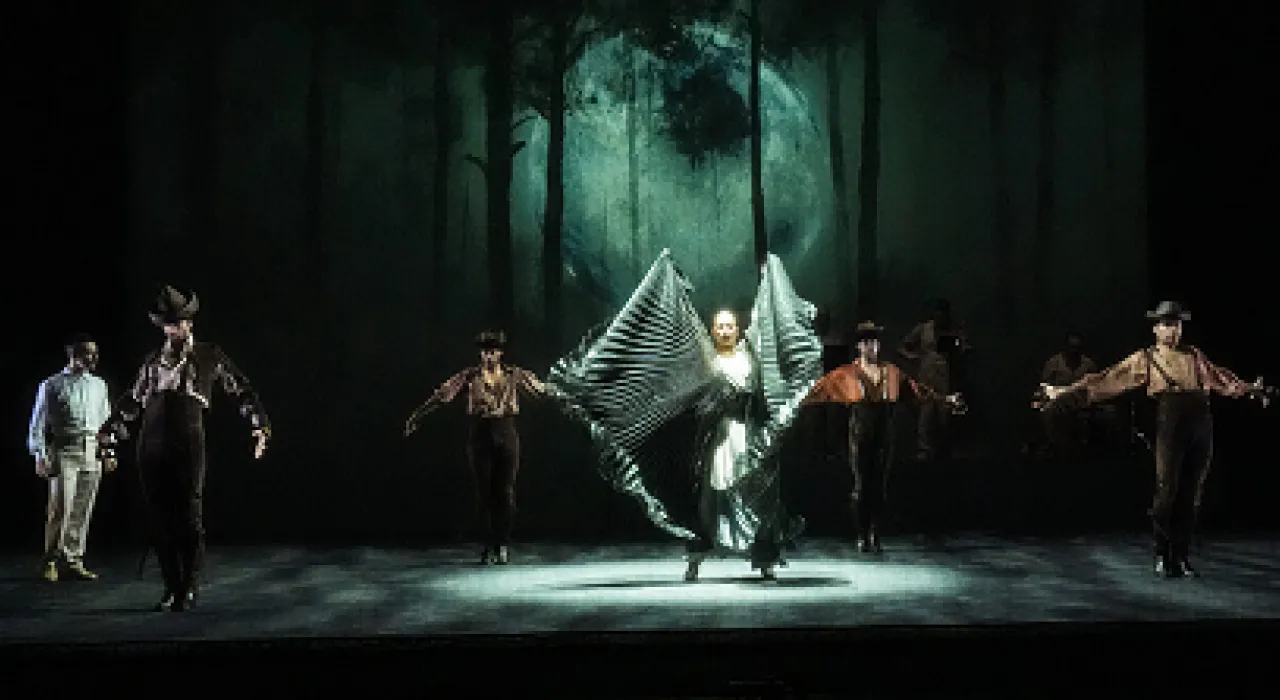Un viaje de danza y poesía por el Lorca más nocturno y magnético en “Romance Sonámbulo”.