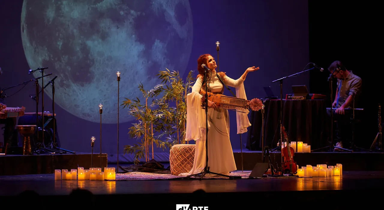 Foto de ESSENTIA de  "Ana Alcaide"